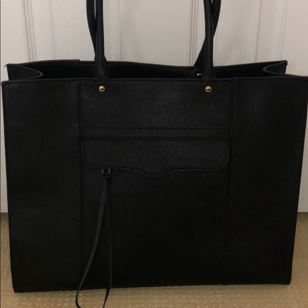 Black tote in clean and new condition